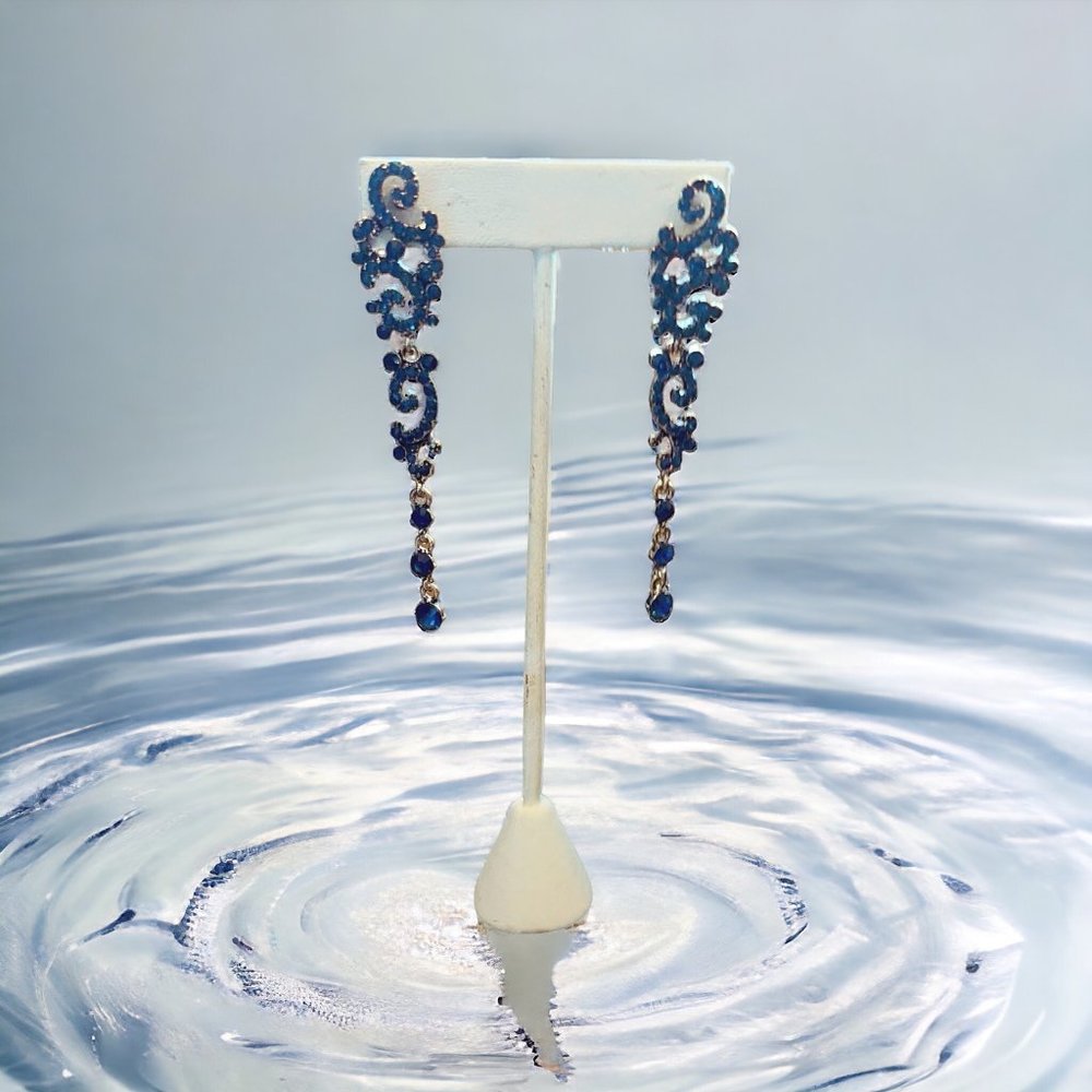 Elegant Blue Scroll Dangling Cocktail Earrings